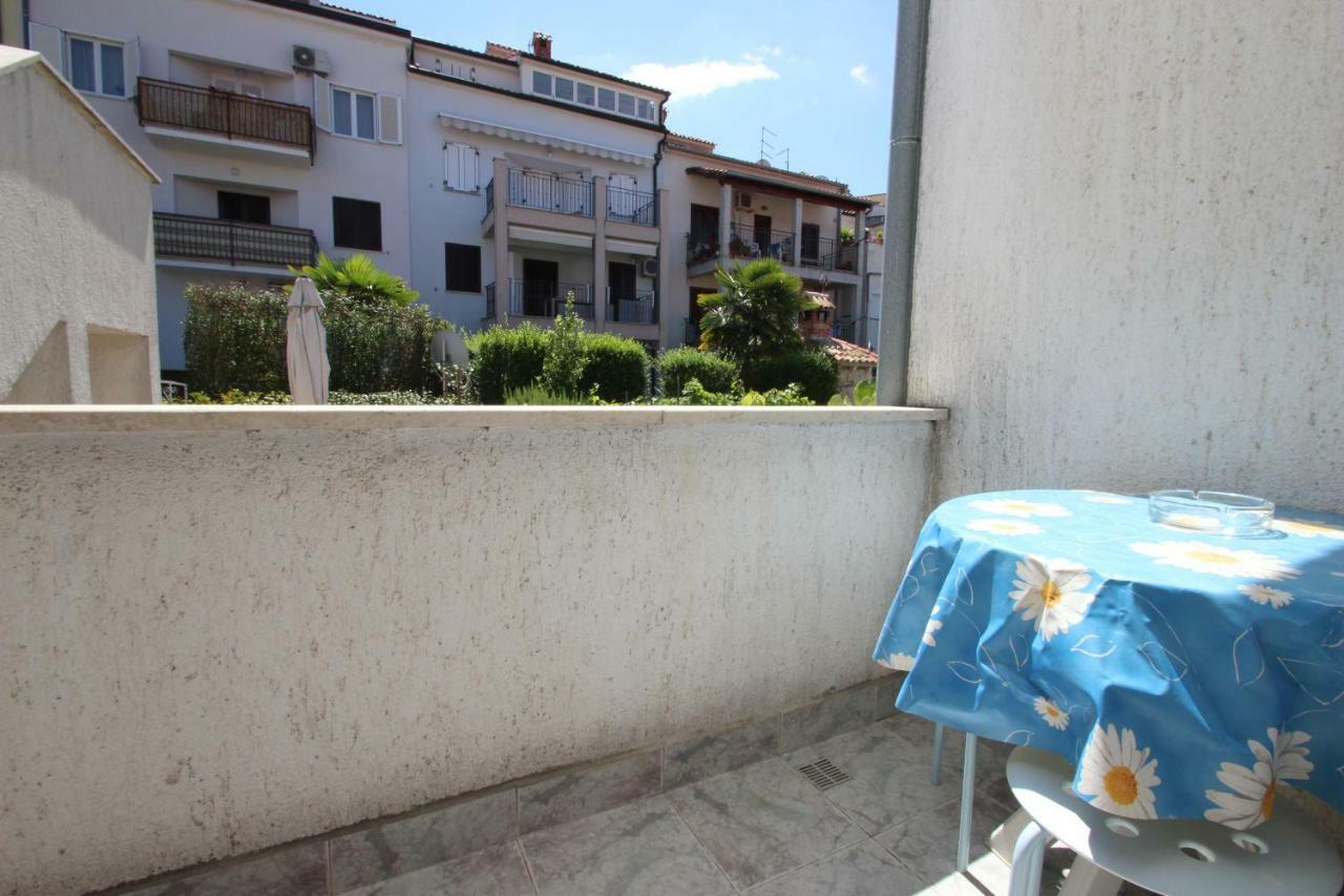 Apartment Sandi Vrsar Exterior foto